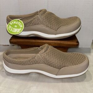 Easy Street Sport Fleet Tan Size 7.5 Medium Comfortable Slip On's New In Box